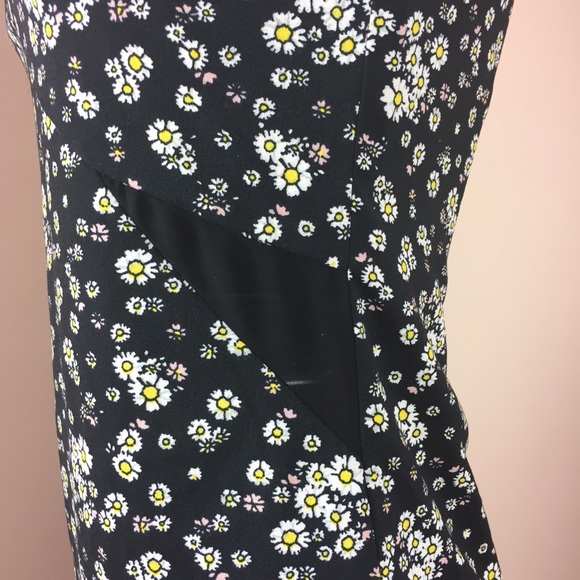 Zink london black with daisies print dress - Picture 3 of 7